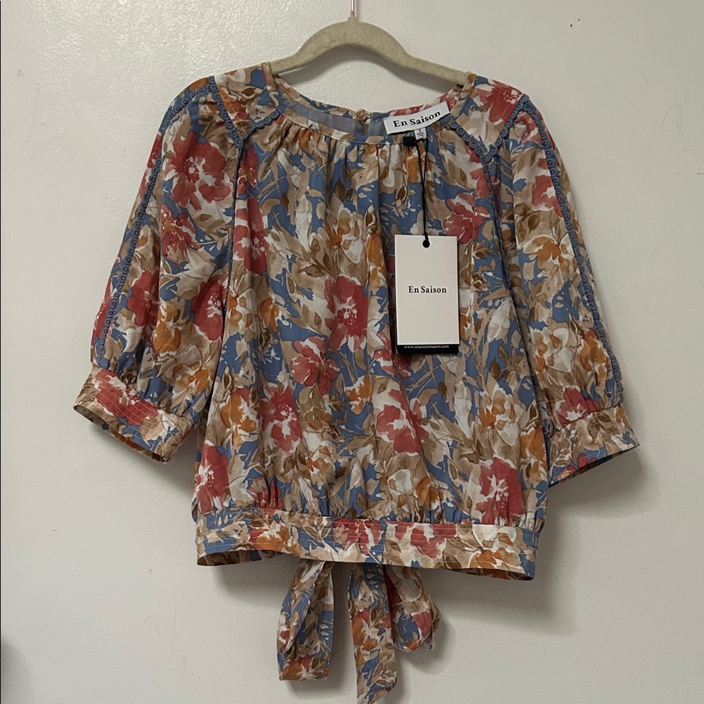 NWT En Saison Women's Floral Blouse - Red, Blue, Cream size Small